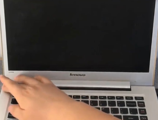 1-按下聯想筆記本電源鍵